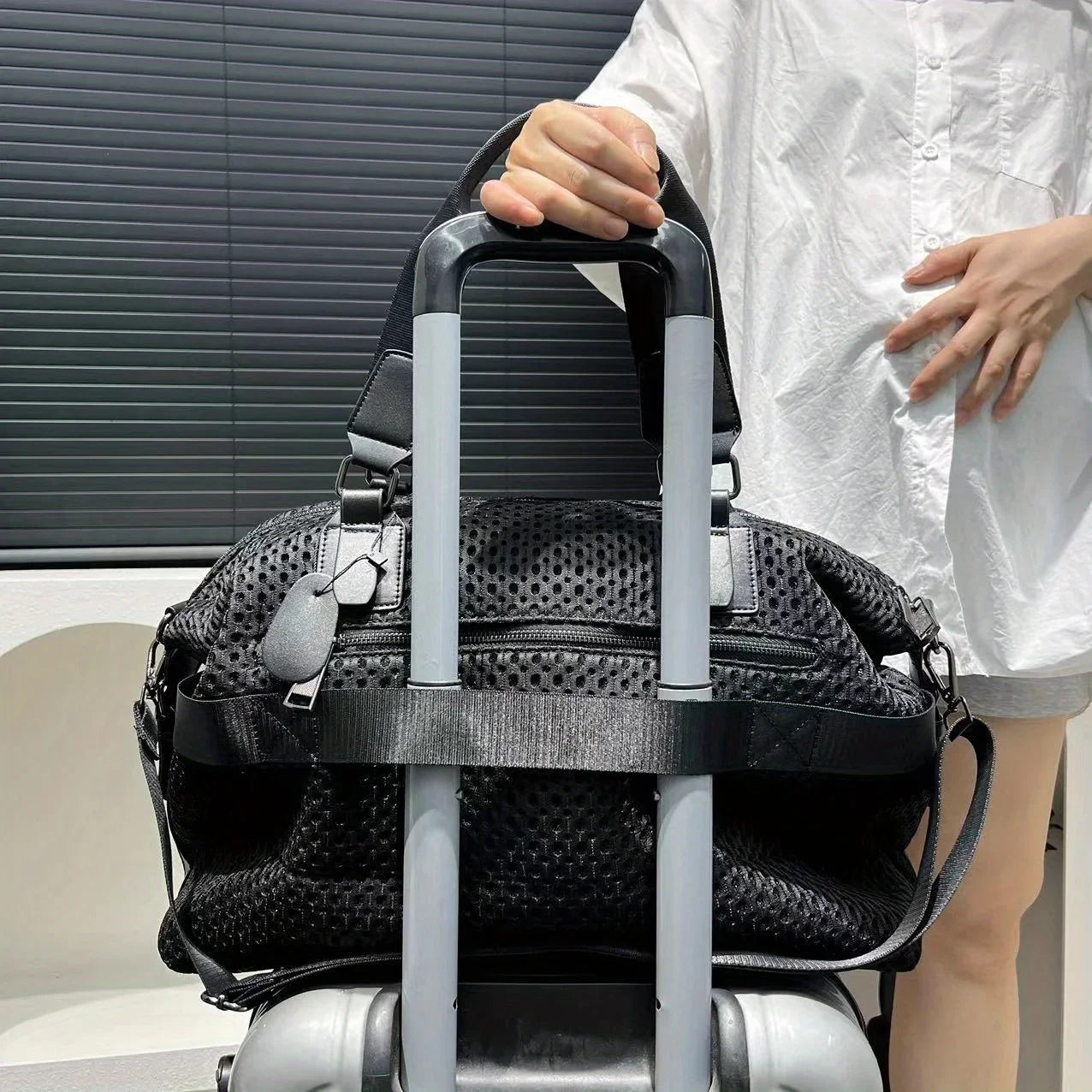 Women's travel bag simple leisure vacation large bag waterproof nylon mesh shoulder messenger bag