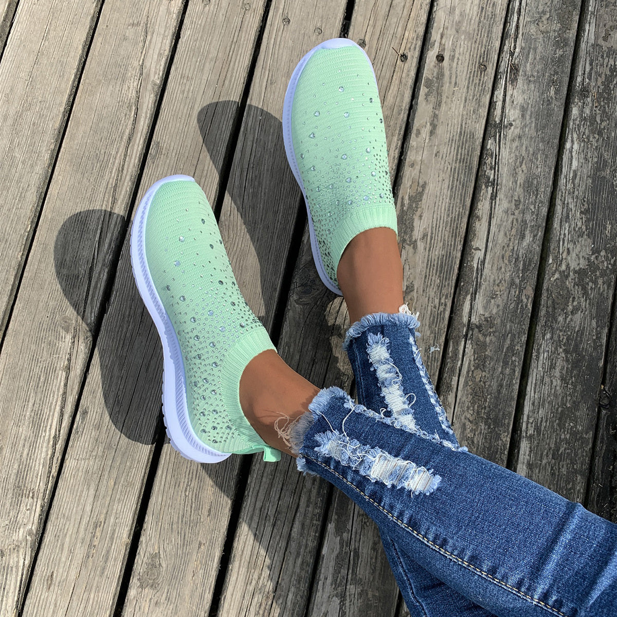 حذاء رياضي نسائي خفيف الوزن برباط منخفض من الأعلى، مصنوع من شبكة ملونة قابلة للتنفس