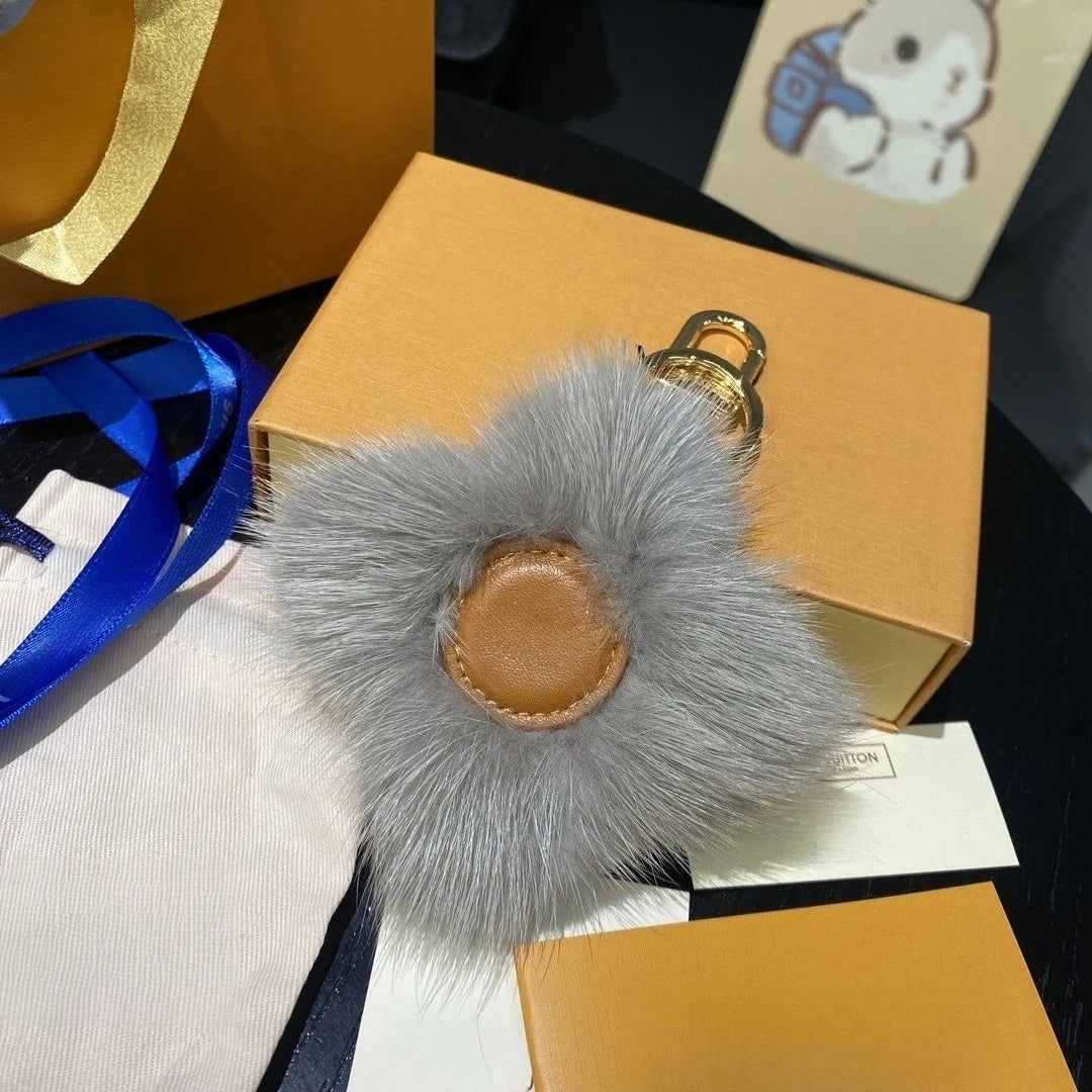 2025 new handmade cartoon plush keychain three-dimensional exquisite cute bag pendant couple model