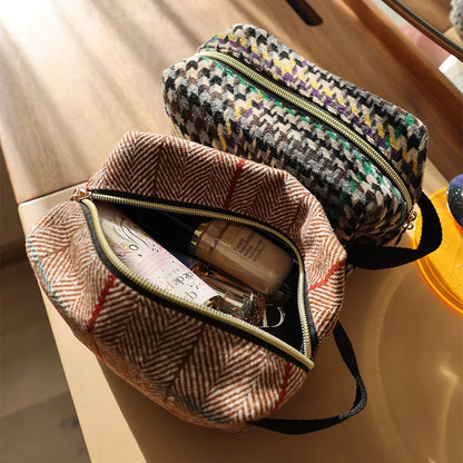 Plaid woolen cosmetic bag multifunctional portable large storage bag small fresh portable three-dimensional toiletry bag