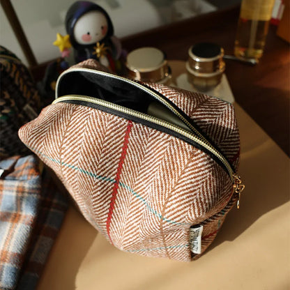 Plaid woolen cosmetic bag multifunctional portable large storage bag small fresh portable three-dimensional toiletry bag