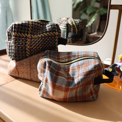 Plaid woolen cosmetic bag multifunctional portable large storage bag small fresh portable three-dimensional toiletry bag