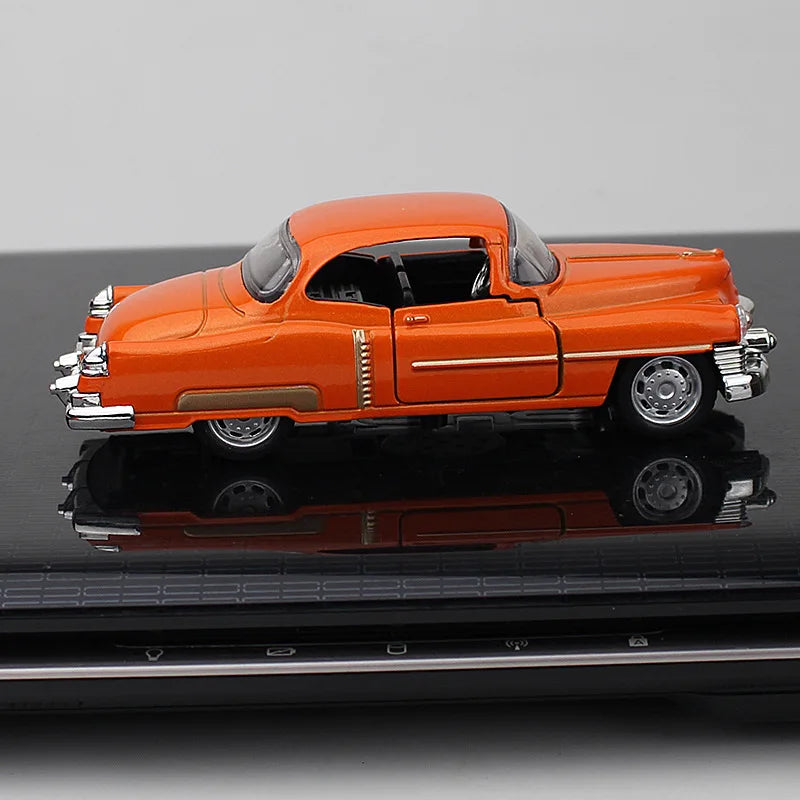 1:32 Cadillac Alloy Diecast Vintage Car Model Classic Pull Back Car Miniature Vehicle Simulate Car Ornaments Collection Toys car