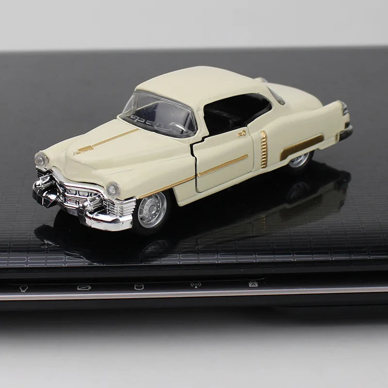 1:32 Cadillac Alloy Diecast Vintage Car Model Classic Pull Back Car Miniature Vehicle Simulate Car Ornaments Collection Toys car