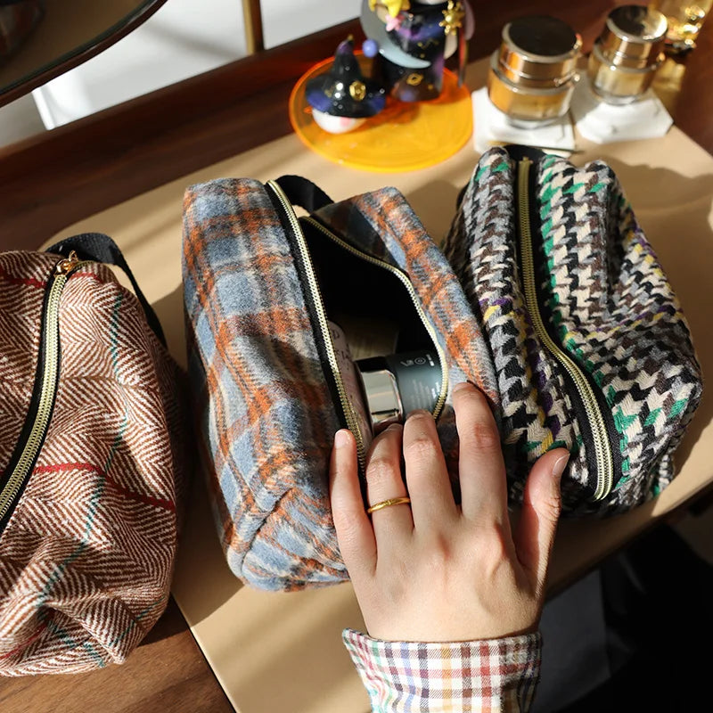 Plaid woolen cosmetic bag multifunctional portable large storage bag small fresh portable three-dimensional toiletry bag