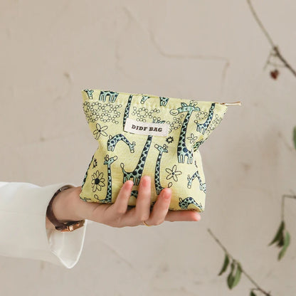 Women's Makeup Bag Noble Printed Gold Flowers Large Capacity Lipstick Air Cushion Storage Bag Portable Travel Toiletry Bag